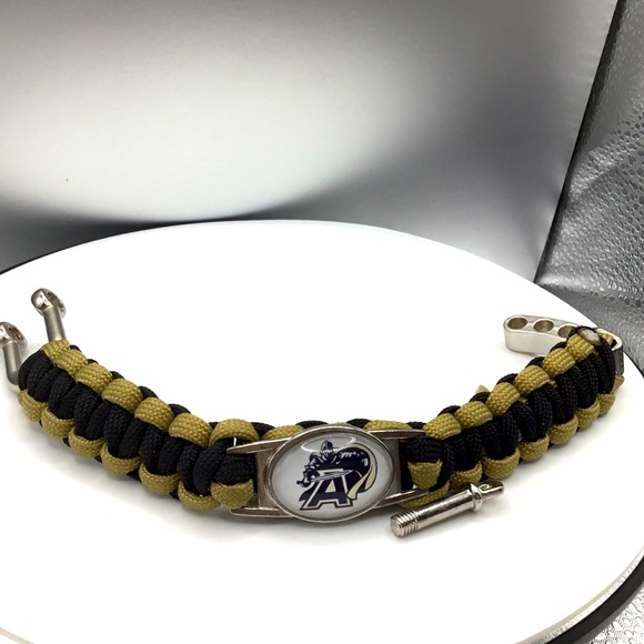 PARACORD. Choose One: Michigan, NOTRE’ Dame or ARMY! Adjustable! - Picture 4 of 5